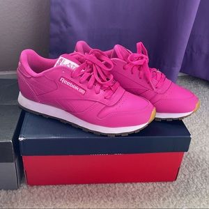 I don’t wear them anymore. They are women’s rebook size 7.5, great condition!